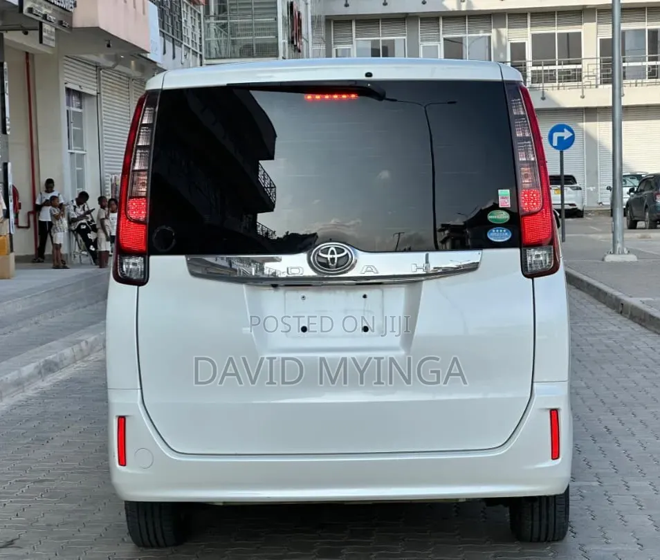 Toyota Noah 2016 Pearl