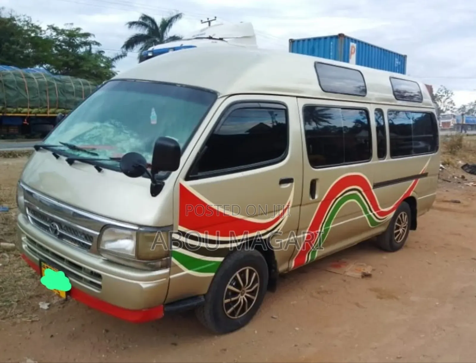 Toyota HiAce 2002 Gold