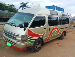 Toyota HiAce 2002 Gold