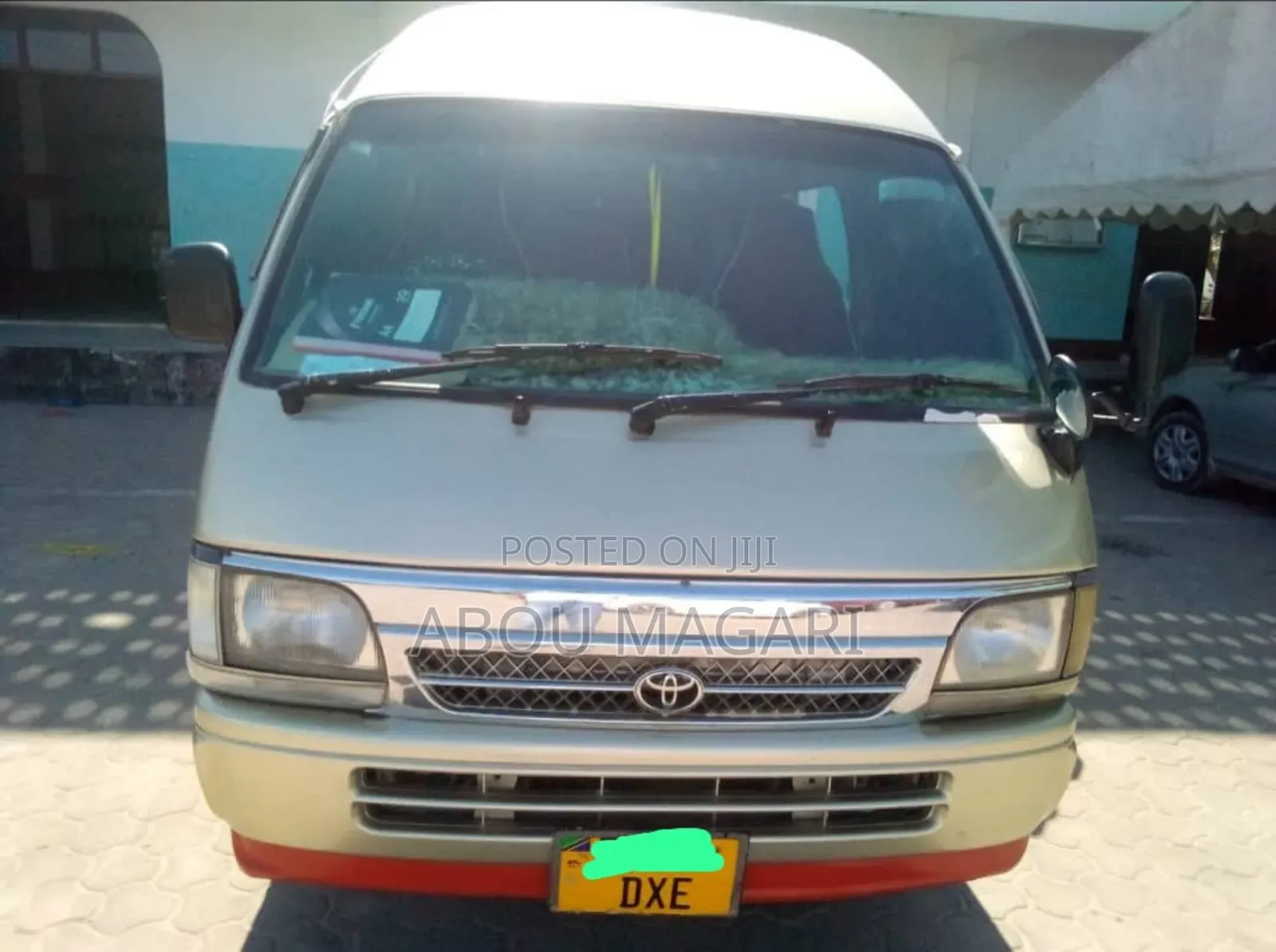 Toyota HiAce 2002 Gold