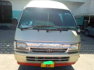 Toyota HiAce 2002 Gold