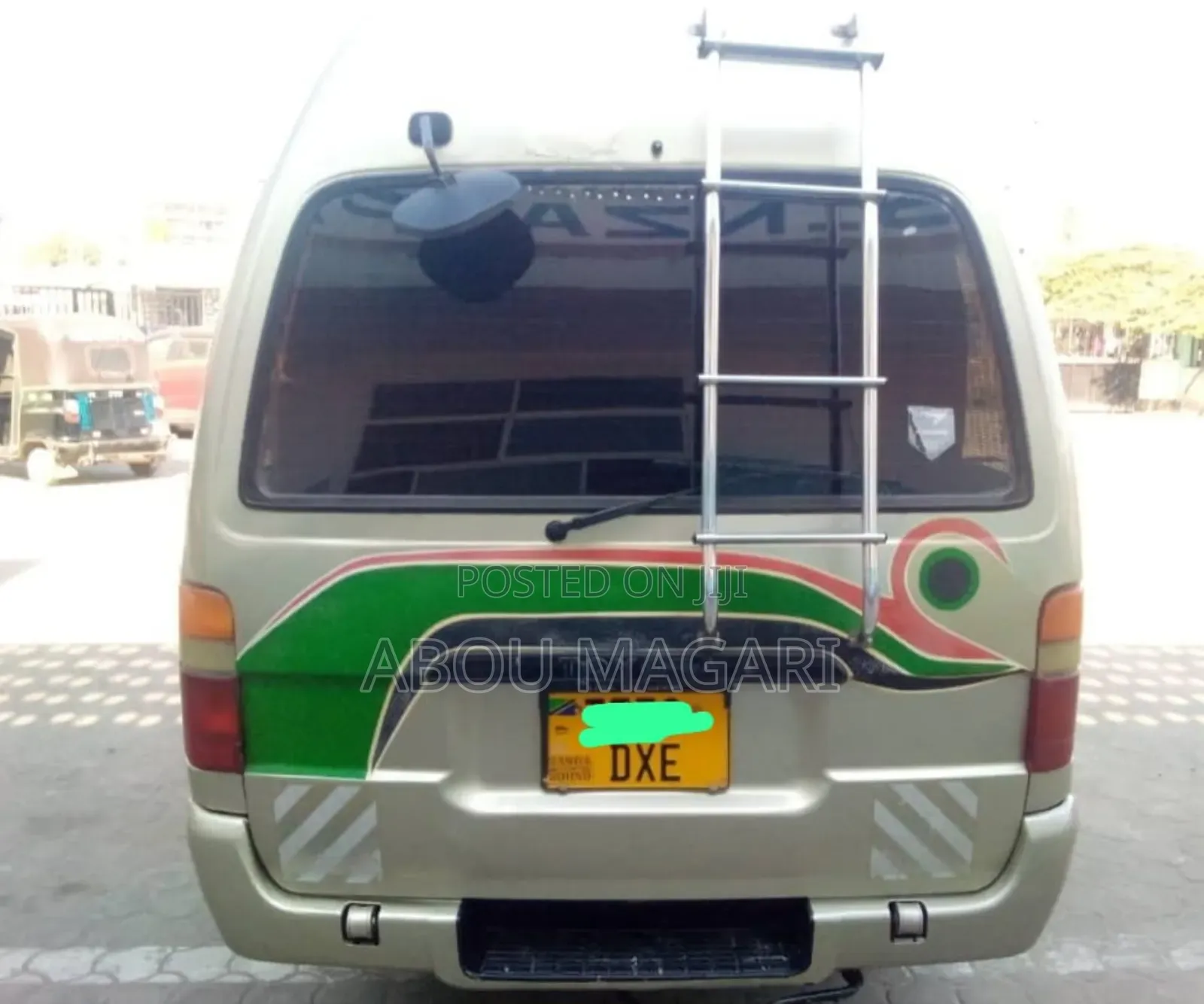 Toyota HiAce 2002 Gold