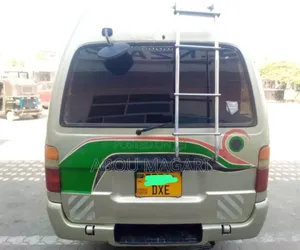 Toyota HiAce 2002 Gold