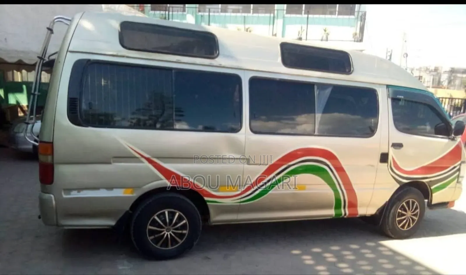Toyota HiAce 2002 Gold