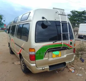 Toyota HiAce 2002 Gold
