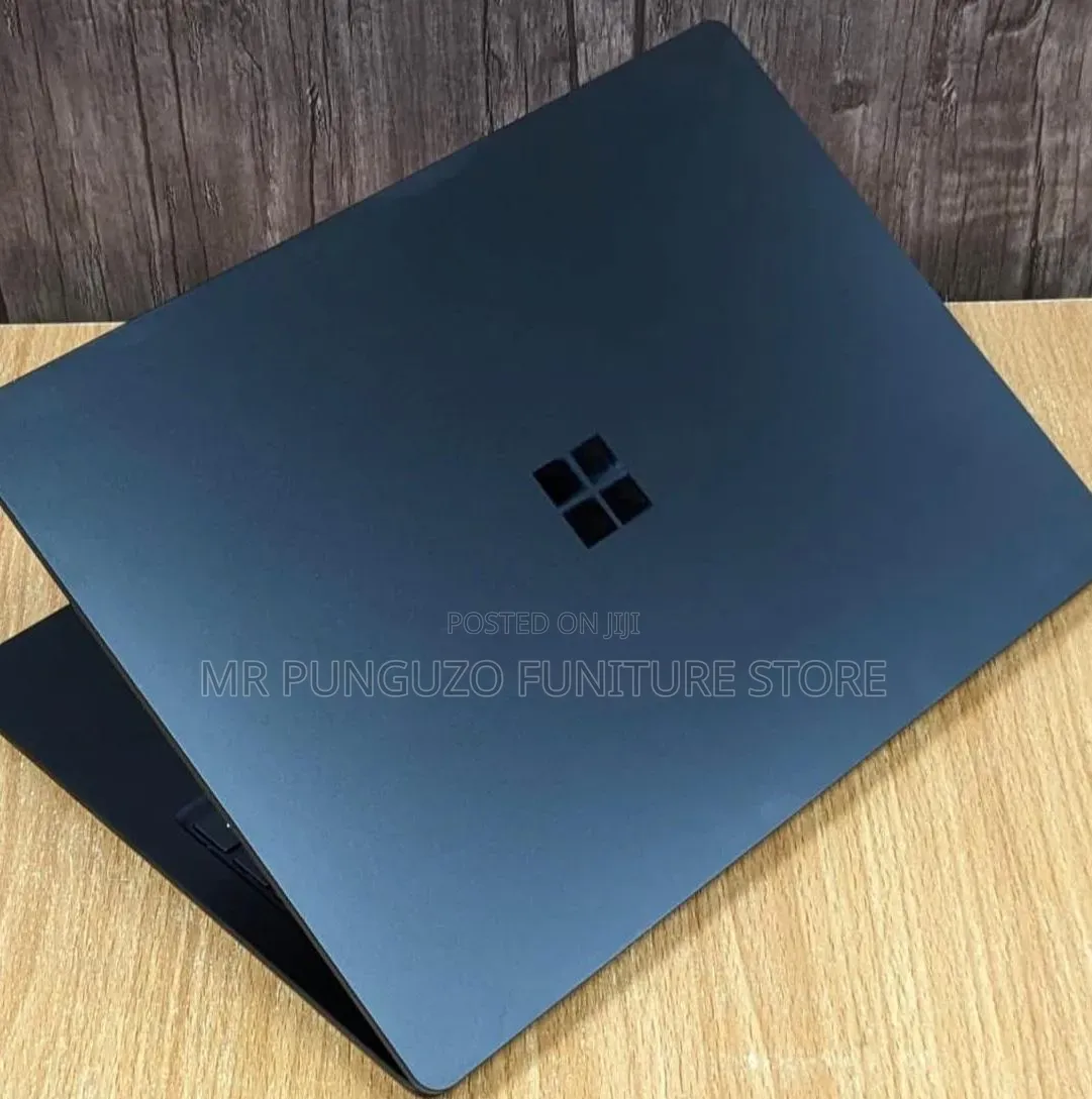 New Laptop Microsoft Surface Laptop 2 8GB Intel Core i5 SSD 256GB