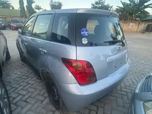 Toyota IST 2004 Silver