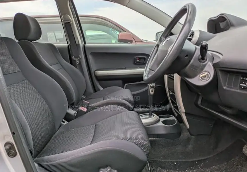 Toyota IST 2004 Silver