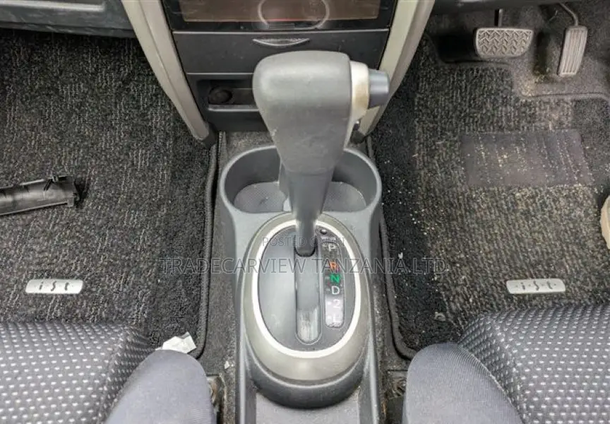 Toyota IST 2004 Silver