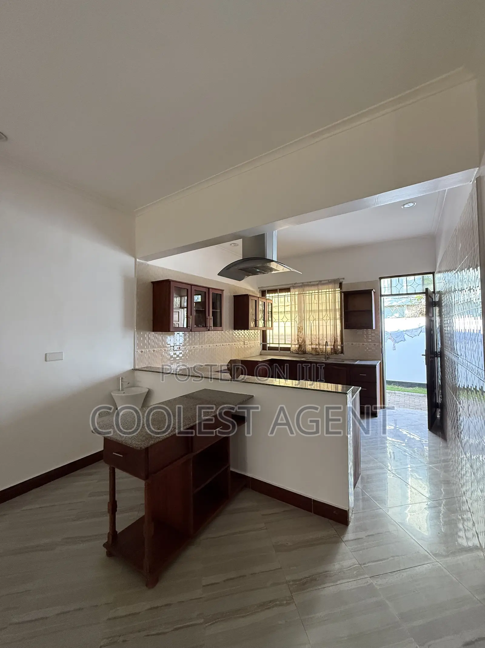 3bdrm Apartment in Coolest Estate, Msasani for rent