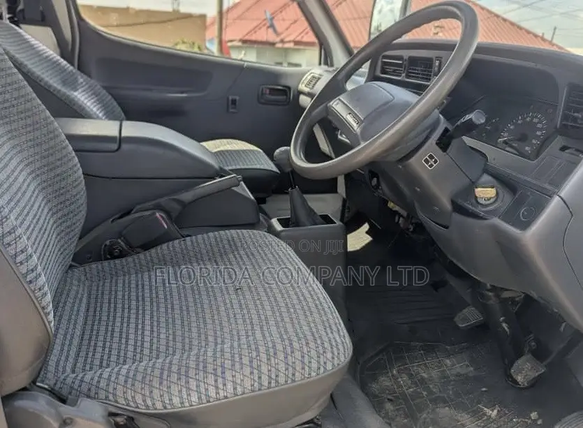 Toyota HiAce 2002