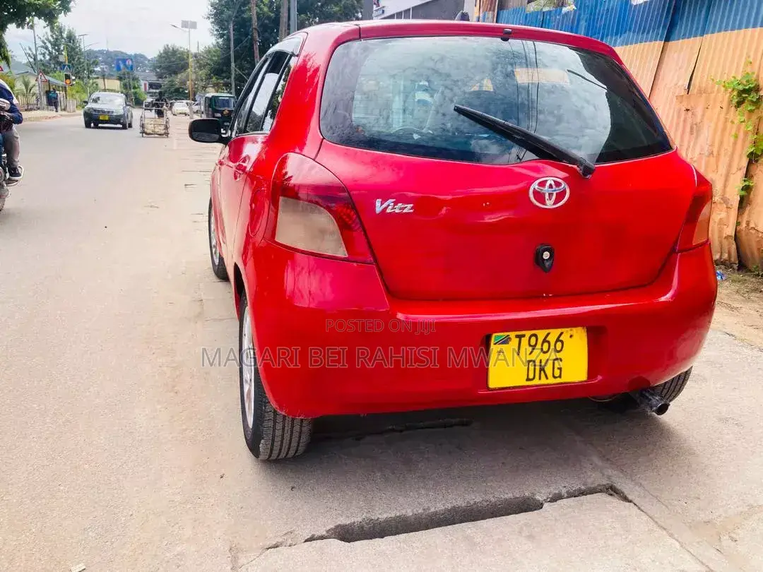 Toyota Vitz 1.0 FWD 3dr 2005 Red