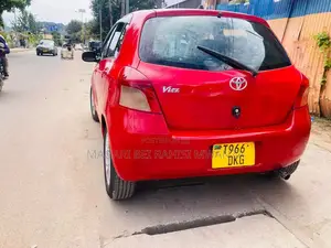 Toyota Vitz 1.0 FWD 3dr 2005 Red