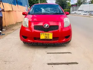 Toyota Vitz 1.0 FWD 3dr 2005 Red