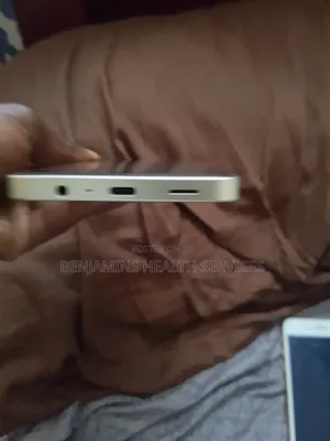 Samsung Galaxy A06 64 GB Gold