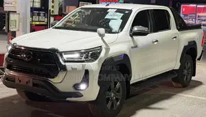 Toyota Hilux 2021 White
