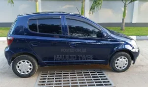 Toyota Vitz 2001 Blue