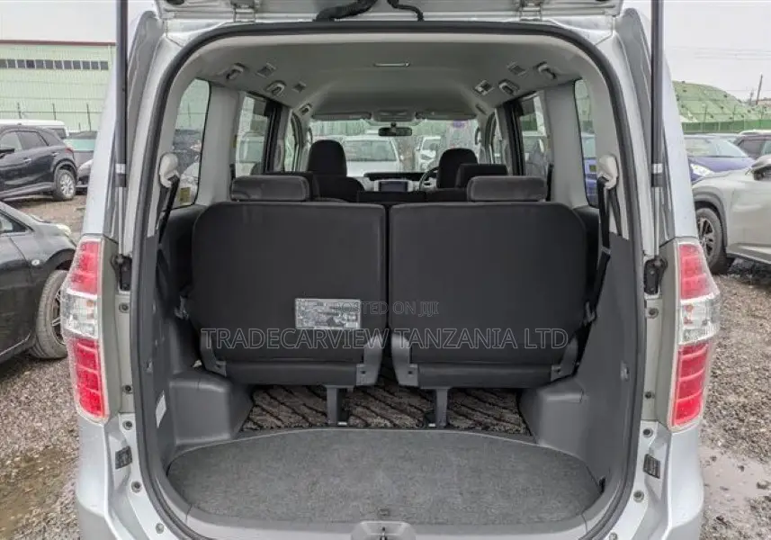 Toyota Noah 2007 Silver