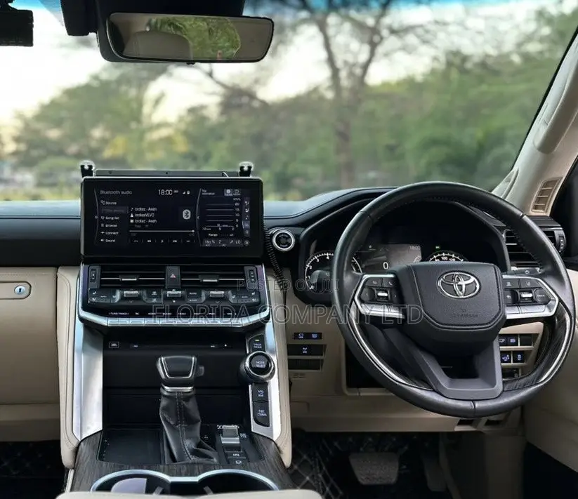 Toyota Land Cruiser 2024 White