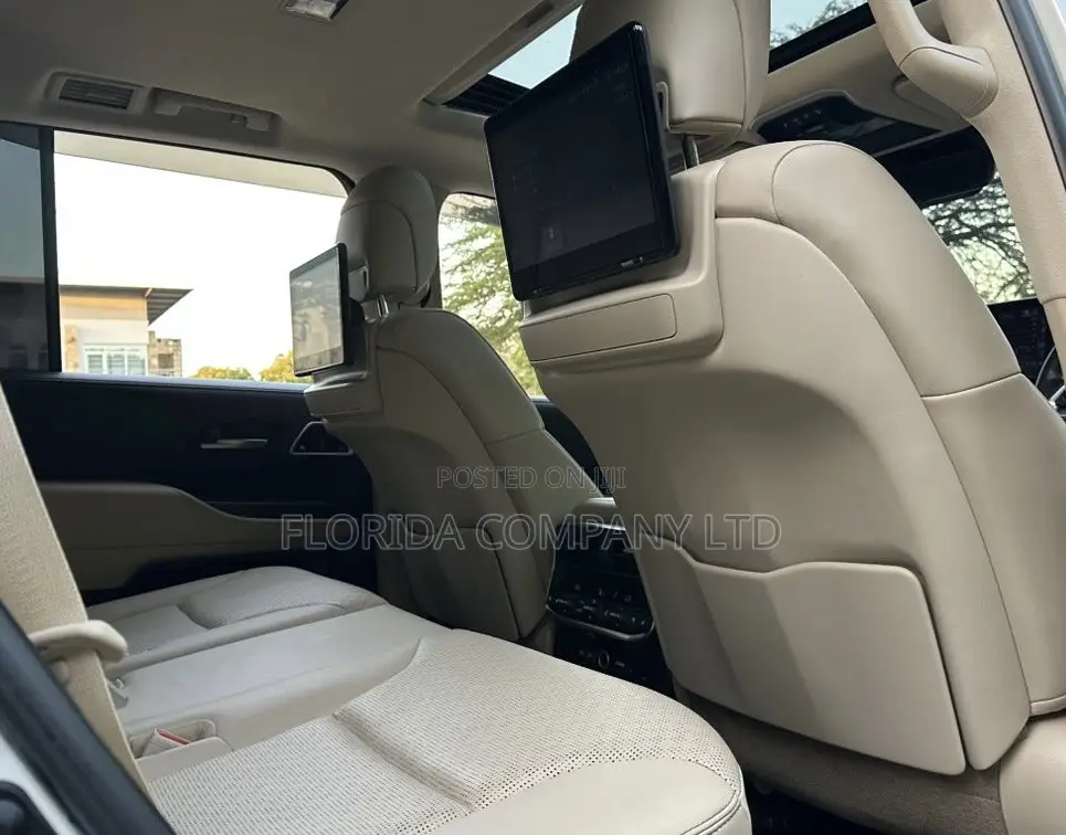 Toyota Land Cruiser 2024 White