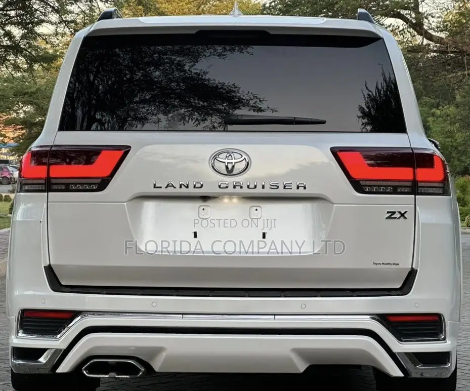 Toyota Land Cruiser 2024 White