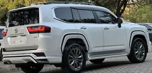 Toyota Land Cruiser 2024 White