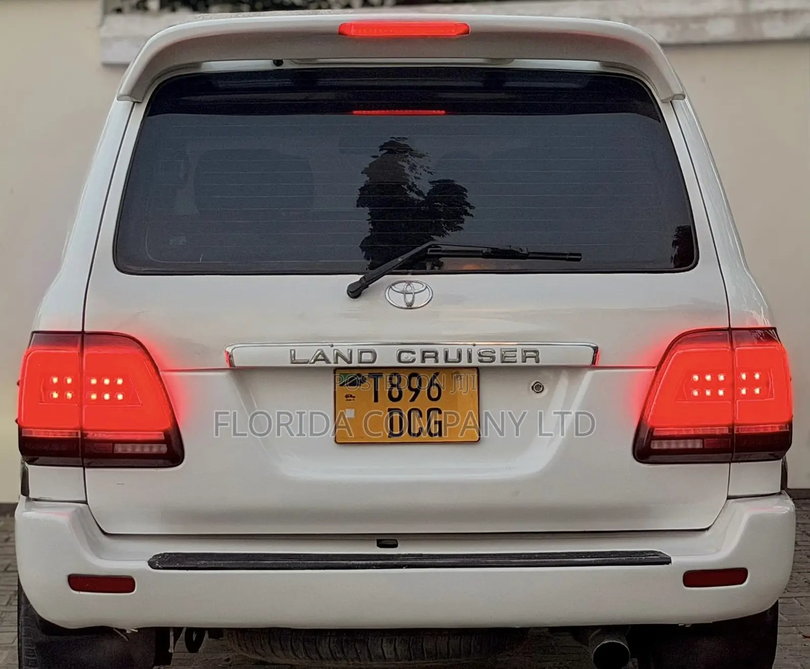 Toyota Land Cruiser 2001 White
