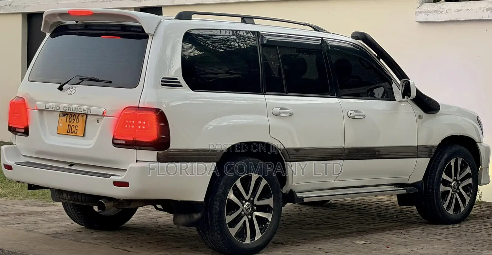 Toyota Land Cruiser 2001 White