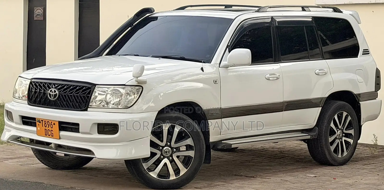 Toyota Land Cruiser 2001 White