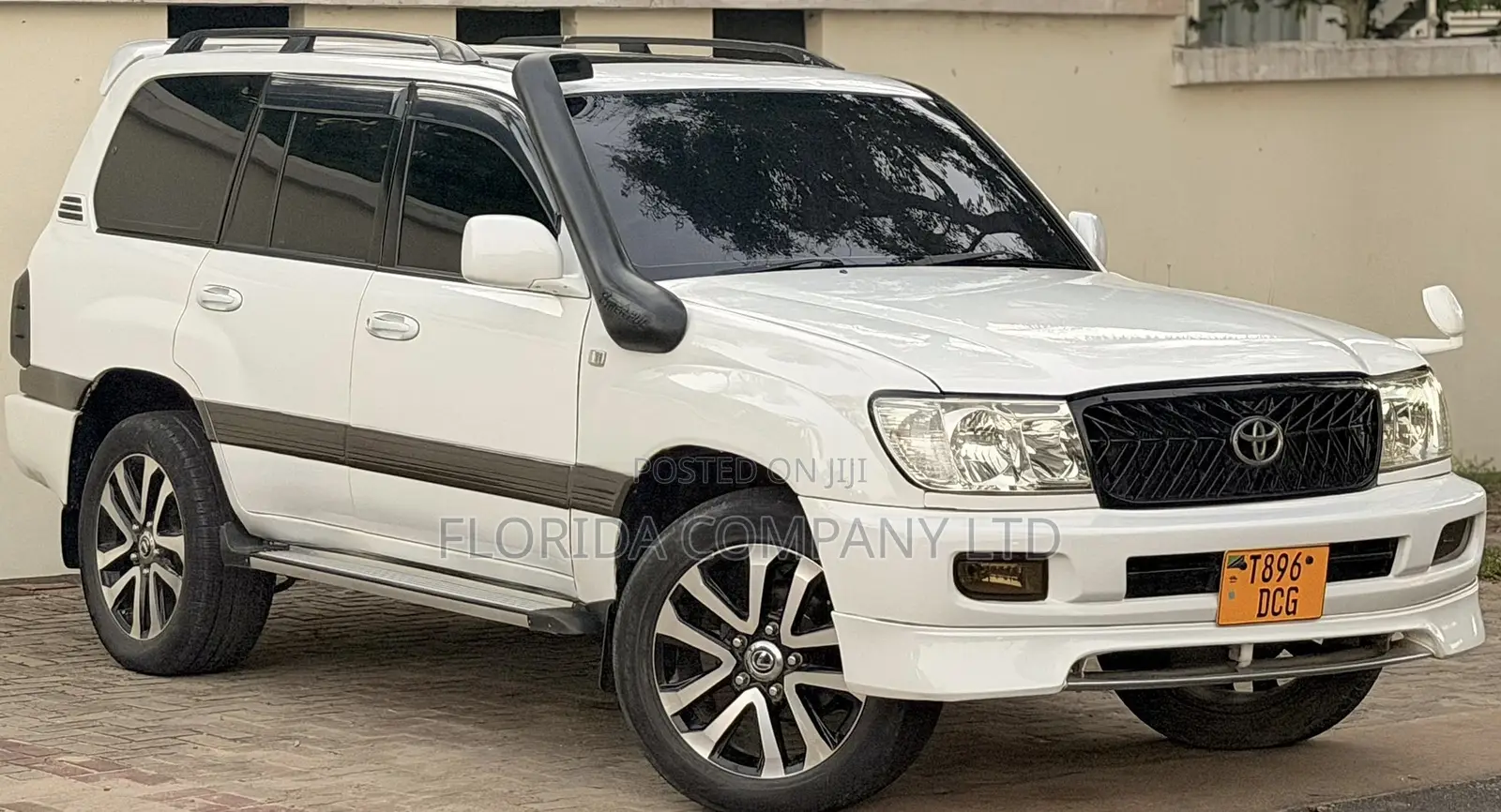 Toyota Land Cruiser 2001 White