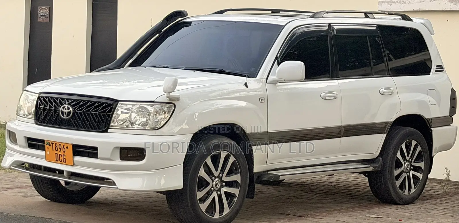 Toyota Land Cruiser 2001 White