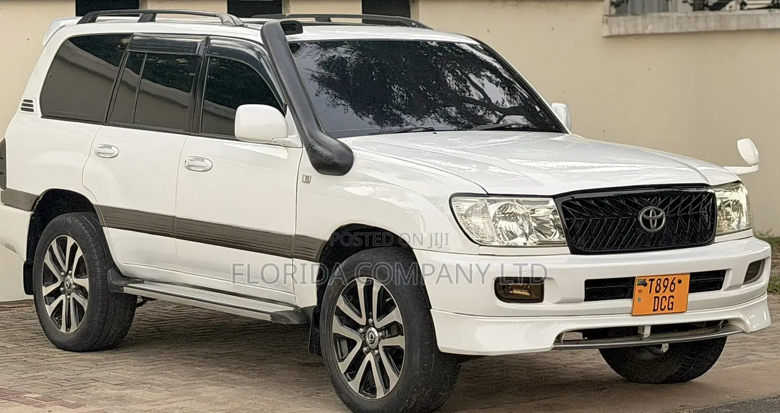 Toyota Land Cruiser 2001 White