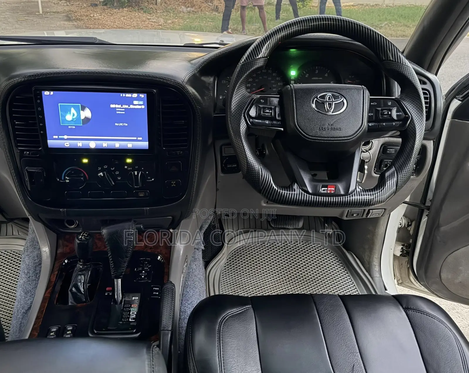 Toyota Land Cruiser 2001 White