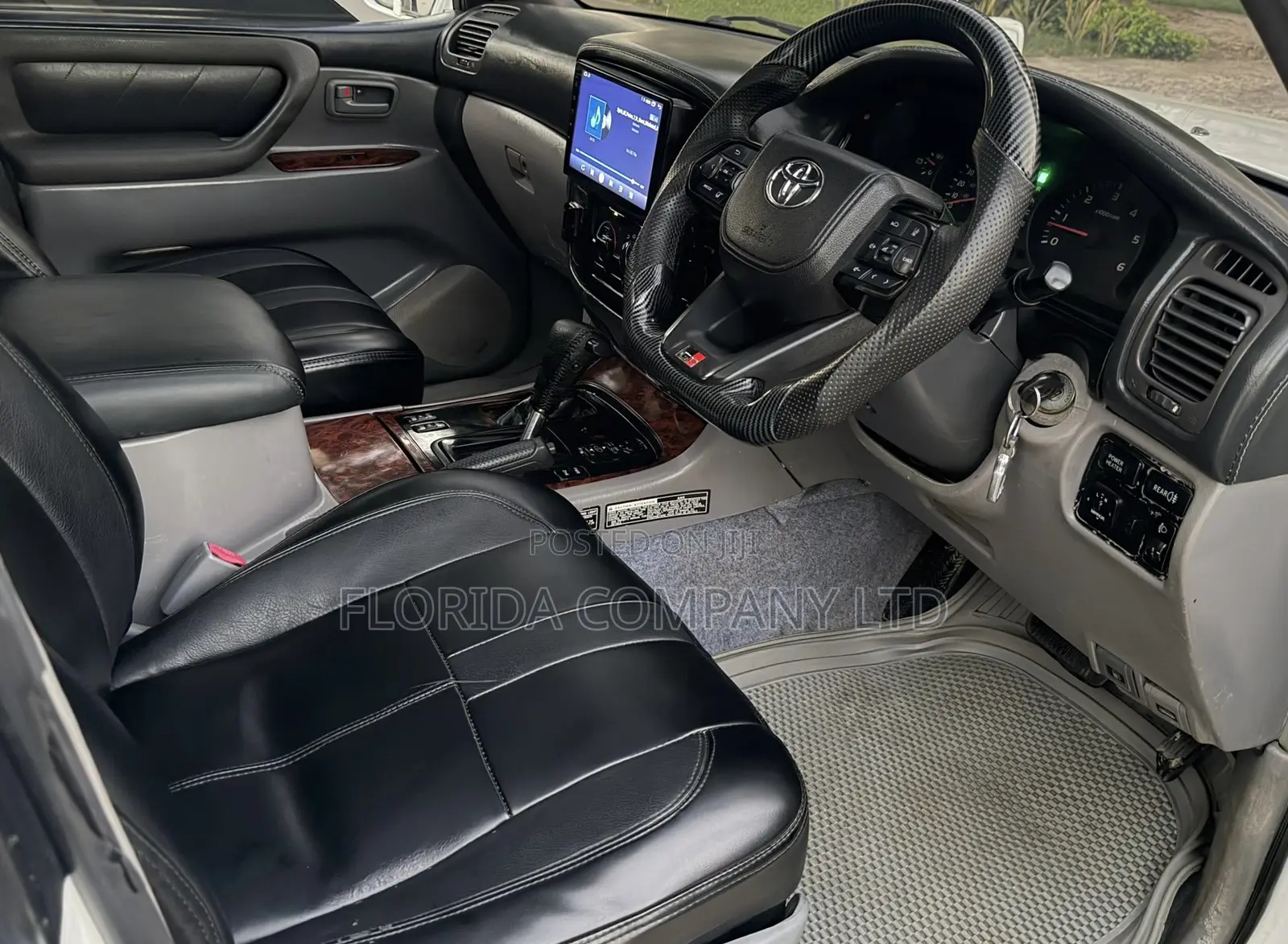 Toyota Land Cruiser 2001 White
