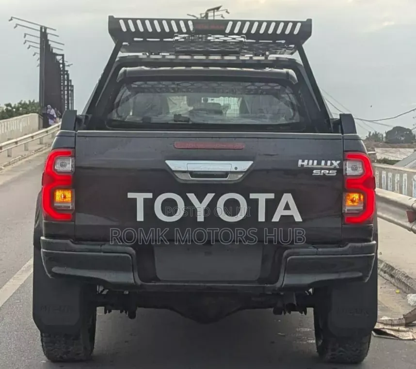 Toyota Hilux 2019 Matt Black