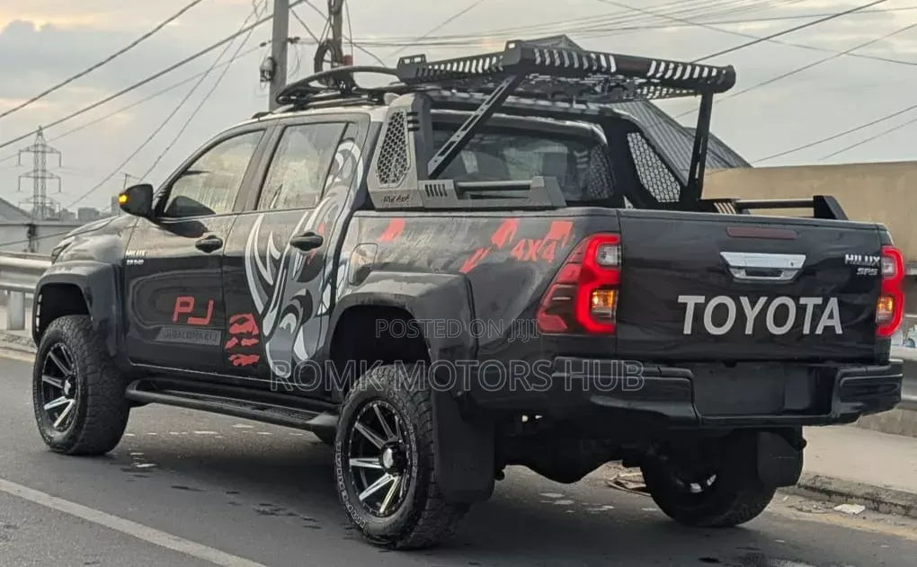 Toyota Hilux 2019 Matt Black