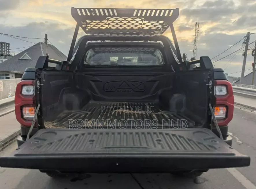 Toyota Hilux 2019 Matt Black
