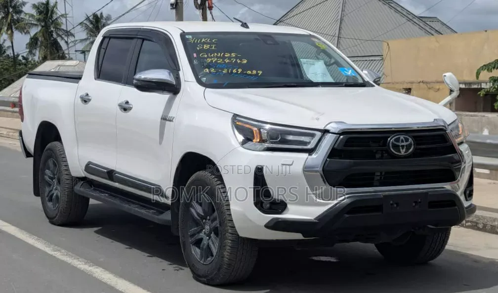 Toyota Hilux 2018 White