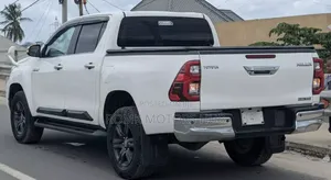 Toyota Hilux 2018 White