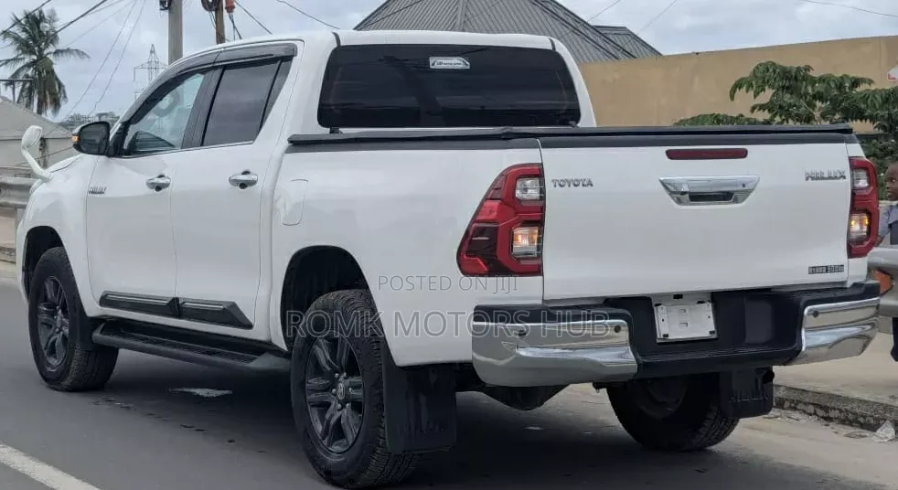 Toyota Hilux 2018 White