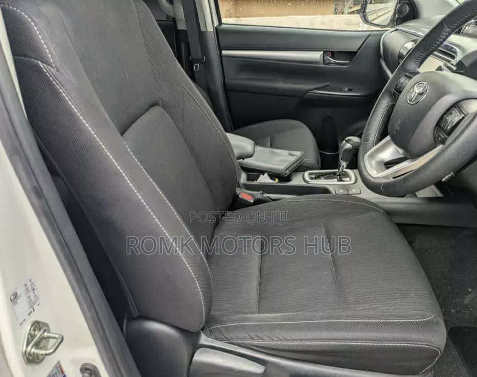 Toyota Hilux 2018 White