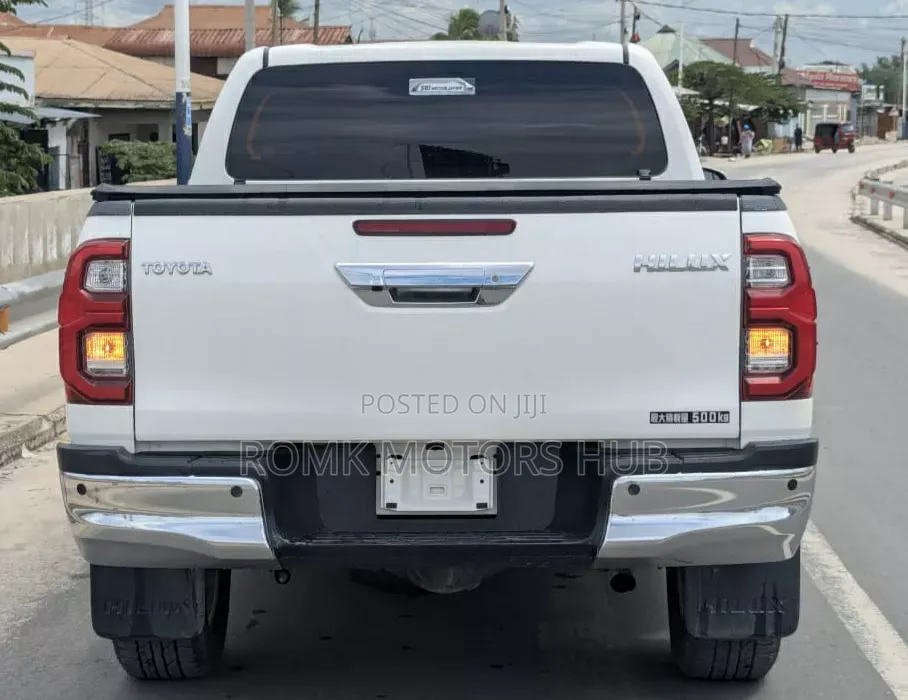 Toyota Hilux 2018 White