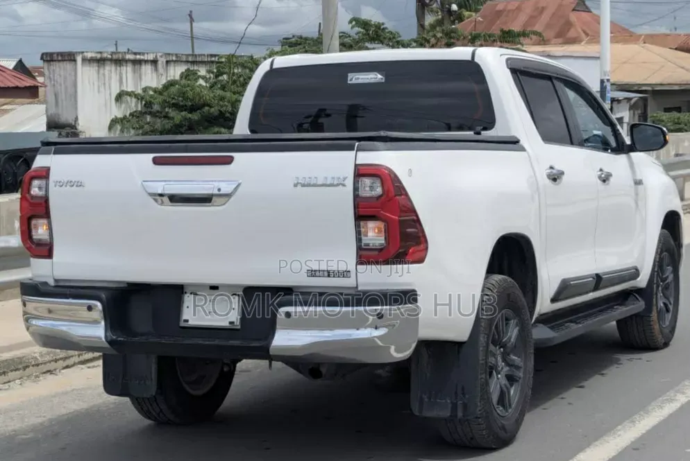 Toyota Hilux 2018 White