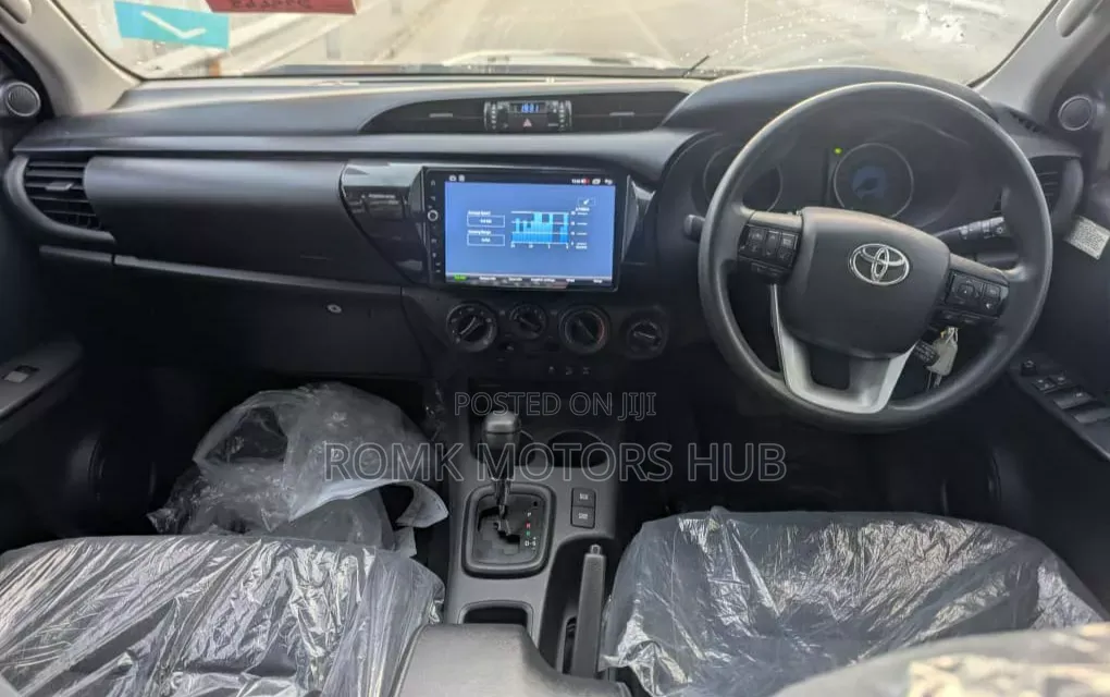 Toyota Hilux 2018 White