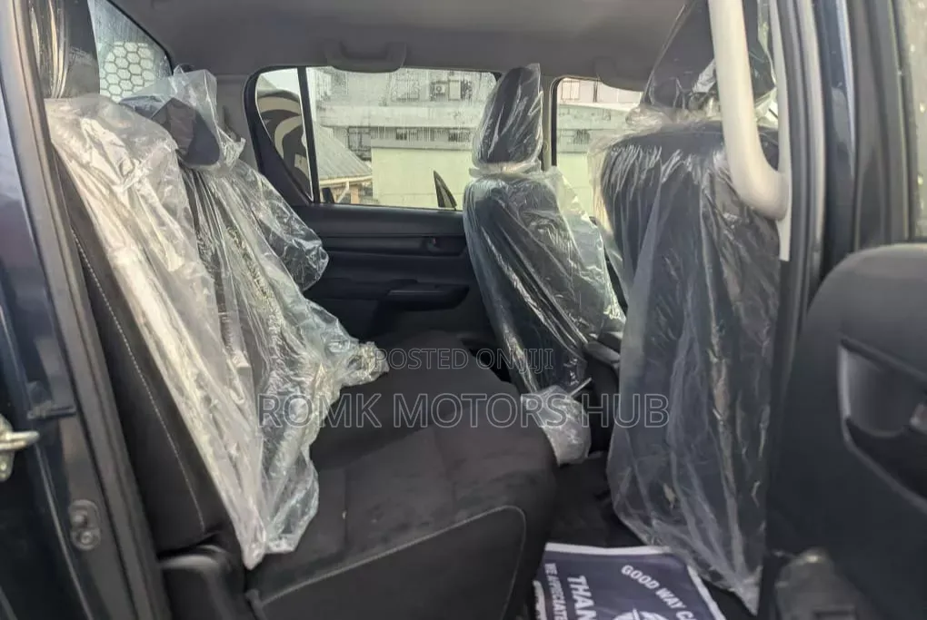 Toyota Hilux 2018 White
