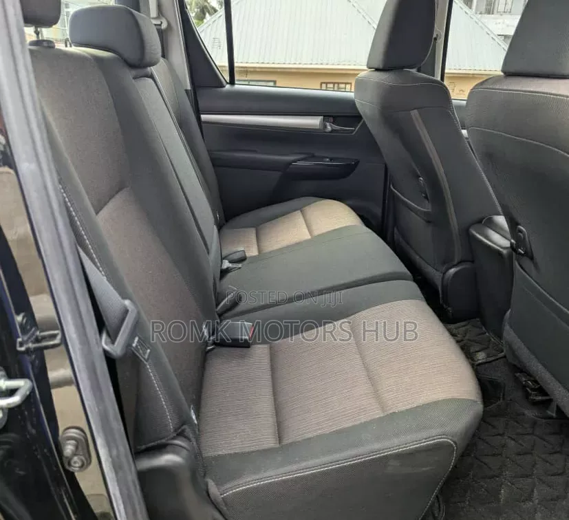 Toyota Hilux 2018 White