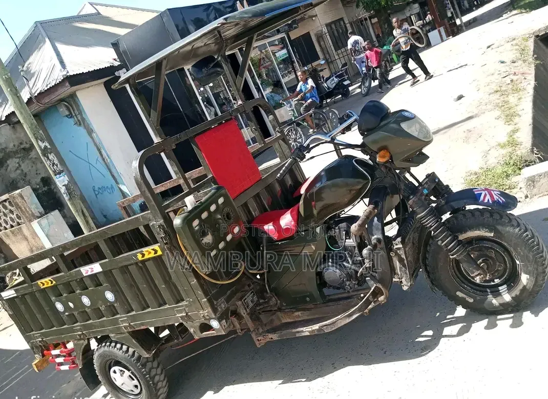 Bajaj Avenger 220 2025 Green