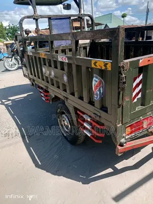 Bajaj Avenger 220 2025 Green