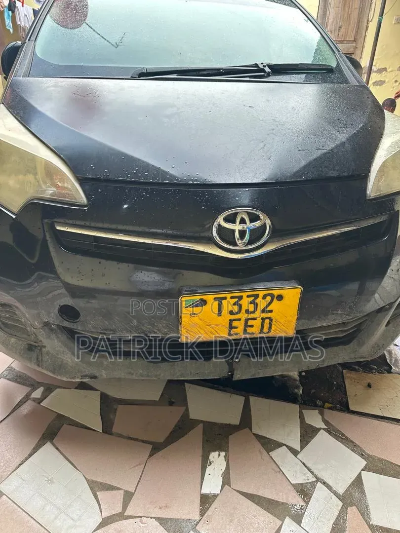 Toyota Ractis 2013 Black
