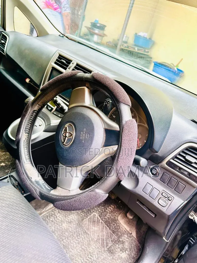 Toyota Ractis 2013 Black